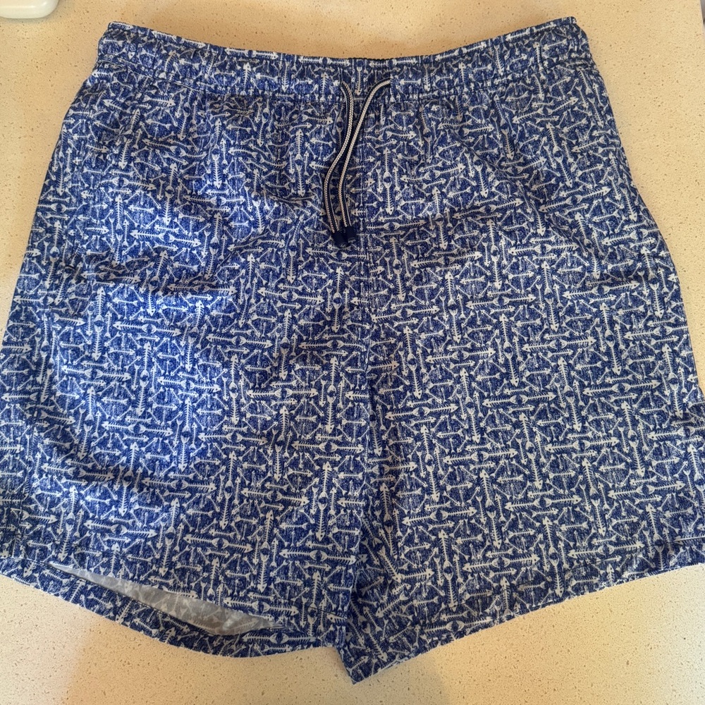 Peter Millar swim trunks size M
